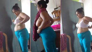 Shameless Hot Mom Show – Mom Sex Video